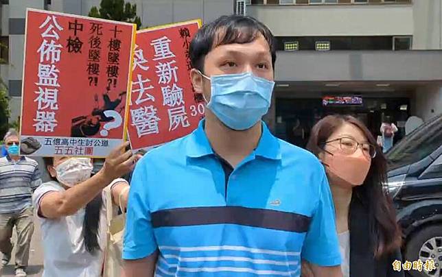 夏男開庭後，屢次被自稱是正義民眾或熱心民眾抗議辱罵。(記者張瑞楨攝)