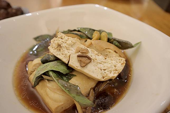 食間到】南機場素食美食「禾甲」，5顆星推薦「超臭蒸臭豆腐」連肉食控也甘願排隊來一碗！ | Bella儂儂| LINE TODAY