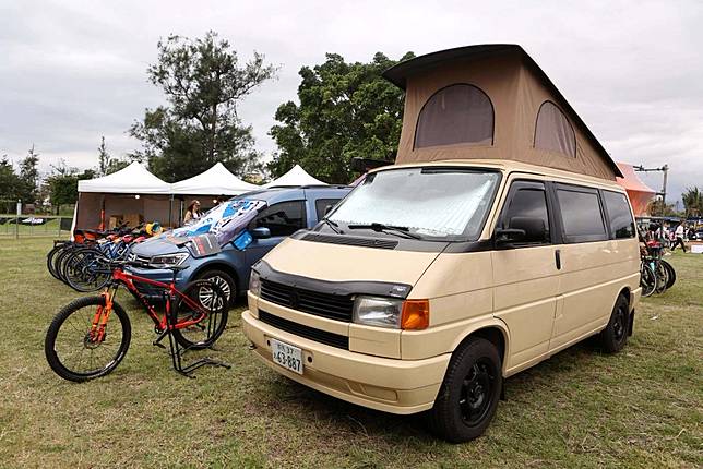 《玩賽樂園》延續「汽車轉換區」概念，無論是轉換裝備、餐飲補給或短暫休息，都能靈活轉換。