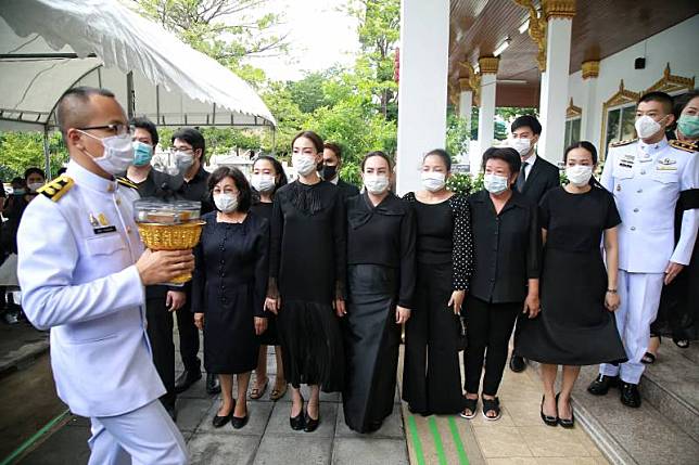 'คนบันเทิง'แห่ร่วมอาลัย งานศพคุณพ่อ'แต้ว-ณฐพร'