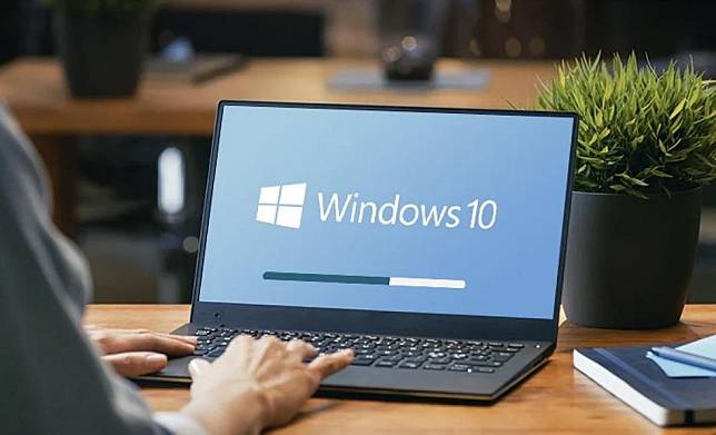 微軟證實Windows 10最新KB5021233更新檔，部分電腦會出現藍畫面當機。(圖／翻攝網路)