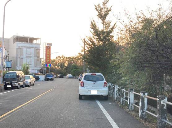 民眾車停白線仍受罰，因為車身已占據車道了。(雲林監理站提供)