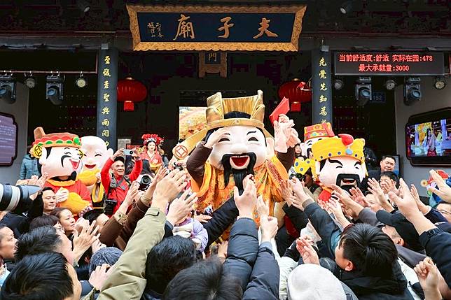 A staff member dressed as a &ldquo;God of Wealth&rdquo; interacts with tourists at Confucius Temple scenic area in Nanjing, east China's Jiangsu Province, Feb. 2, 2025. Folk events were held across the country on Sunday to receive the &ldquo;Gods of Wealth,&rdquo; a tradition to celebrate the fifth day of the Chinese New Year, or the Spring Festival. (Photo by Su Yang/Xinhua)