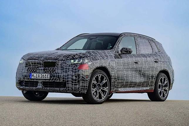 BMW 原廠釋出一系列大改款 X3 偽裝測試照，為正式發表提前款身。