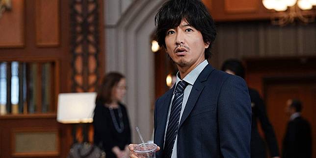 木村拓哉近日在新片《假面酒店》飾演一名為了查案而假扮成酒店前台服務員的刑警。  
