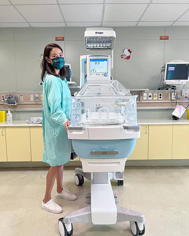 賈永婕近日捐贈「超級保溫箱」給新生兒加護病房。（翻攝賈永婕臉書）