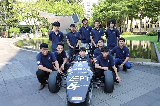 台科大第一台電動方程式賽車校內首度亮相，明年9月到日本参與國際賽事。