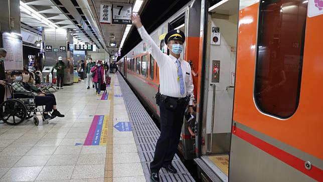 台鐵1/27接連發生誤點。圖為台北車站。廖瑞祥攝