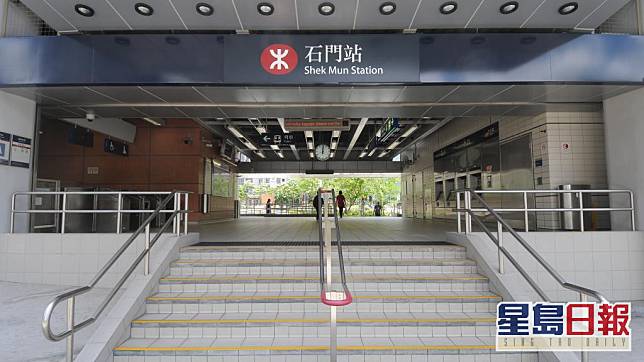 15歲女童報案，指於石門站乘列車期間見到一名男子在車廂內作出猥褻行為。資料圖片