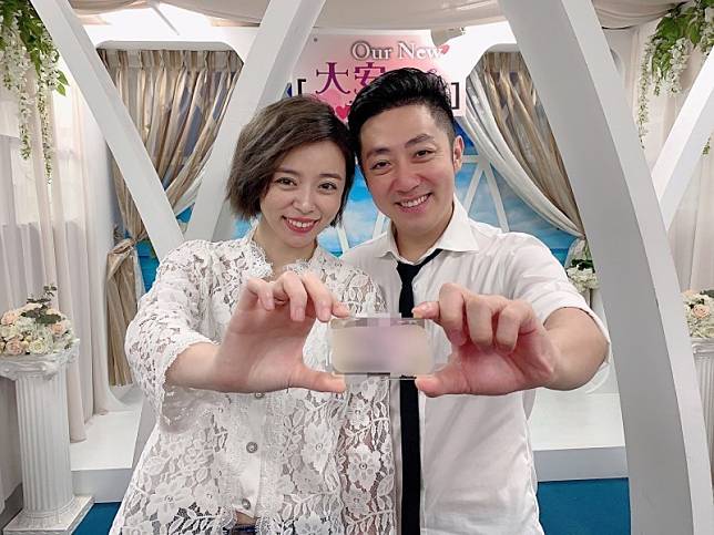 王瞳(左)、艾成7月底閃婚。(民視提供)