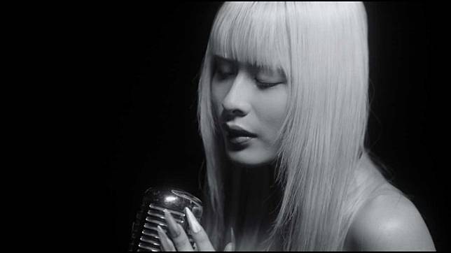 JUD 陳泳希為戲劇《誰是被害者：第2季》量身創作新曲〈蒼白〉超辣絕美黑色造型出演MV