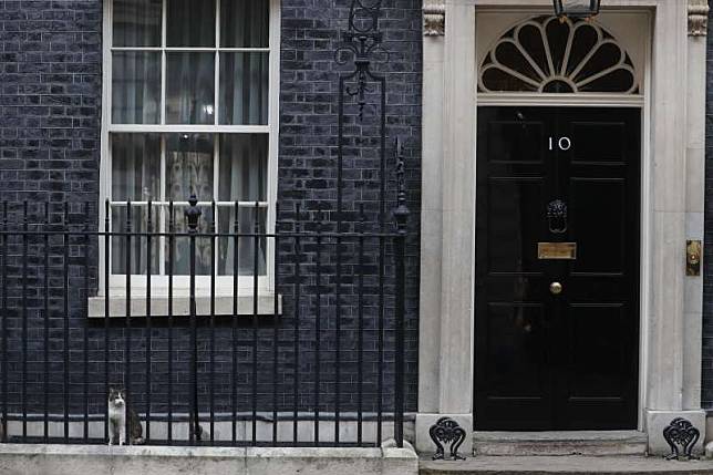 英國唐寧街10號首相官邸。英國首相強森確診武漢肺炎，引發首相繼任制度的討論（AP）