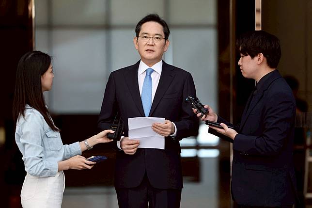 南韓三星電子會長李在鎔5月16日在首爾金浦機場，就勞資爭議發表談話。路透社