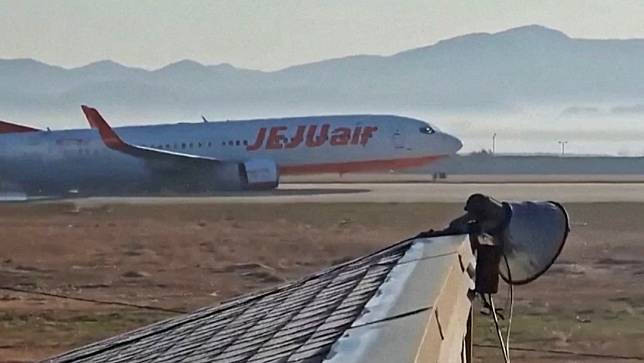 南韓濟州航空墜毀飛機機腹迫降時，可以看到機頭略為上抬，沒有充分利用到飛機結構的摩擦力來減速。路透社