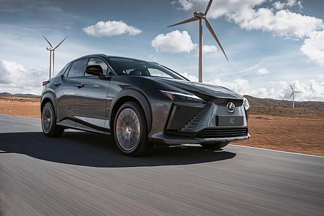 Lexus 全新電動休旅 RZ 車系有望新增 300e 入門車型。
