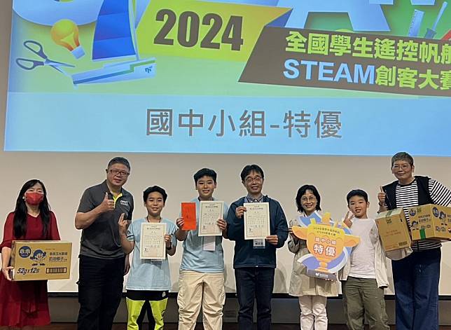 「二０二四全國學生遙控帆船ＳＴＥＡＭ創客大賽」，台中市清水國中由馬玉柵老師帶領學生馬苡柔、周子晴、王泓翔及蔡翰威參加，勇奪國中小組特優。（記者陳金龍攝）