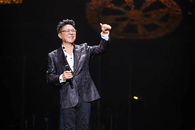 姜育恆罕見在台灣露面受訪。文星文化提供