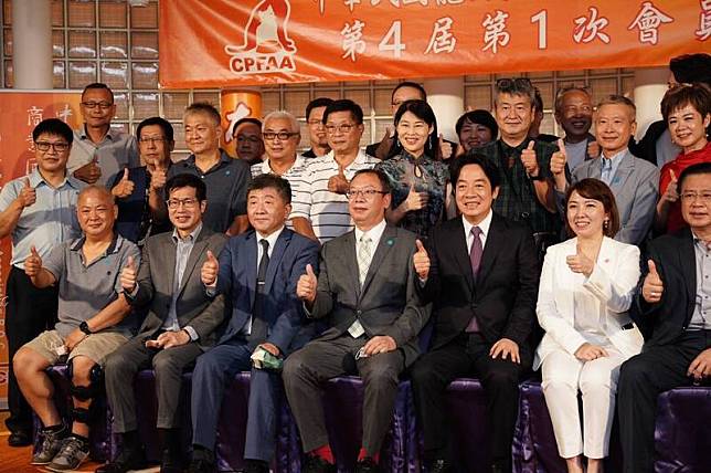 民進黨台北市長候選人陳時中今晚出席寵物食品用品公會第四屆首次會員大會，同時提出寵物政見。(陳時中競選團隊提供)