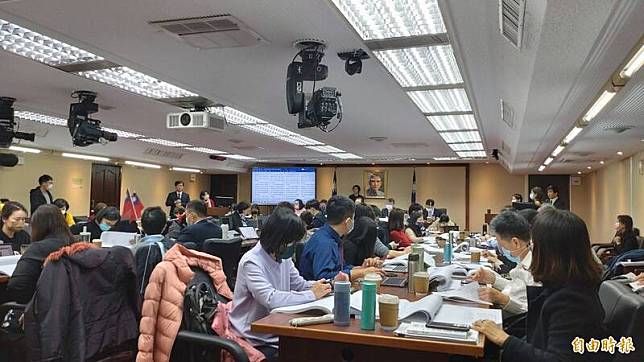 立法院社會福利及衛生環境委員會今(15)日繼續逐條審查「身心障礙者權益保障法部分條文修正草案」。(記者楊丞彧攝)