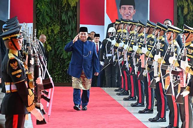 Indonesian President Prabowo Subianto arrives at the parliament building to attend the presidential inauguration ceremony in Jakarta, Indonesia, Oct. 20, 2024. (Xinhua)