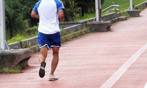 感冒還能運動嗎？這類型感冒和出現一症狀，最好停止運動