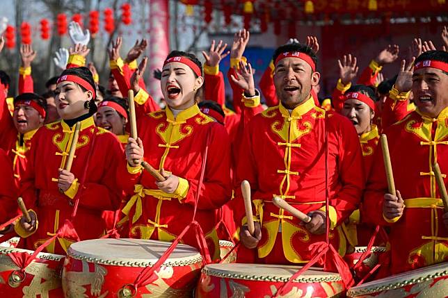 People play drums during a &ldquo;village gala&rdquo; in Shache County of Kashgar, northwest China's Xinjiang Uygur Autonomous Region, Jan. 22, 2025. (Xinhua/Ding Lei)