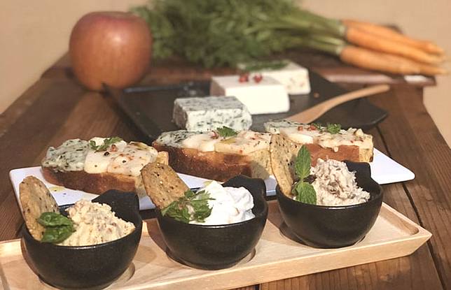 
<p>餐廳提供不同款式的素食和無麩質菜餚。</p><p>
除了具日本特色的素食料理之外，店家也有研究多個國家不同口味的素食菜單，讓你的素食日子也變得美好。（價格為500日元至3000日元以下）</p><p>
</p><p>
・店內也有售賣自家製的全無麩質麵包，純素奶酪，堅果奶和麵條。</p><p>
</p><p>
店舖資料：</p><p>
VEGAN STORE（ヴィーガンストア）</p><p>
2019年12月3日開始營業</p><p>
</p><p>
營業時間：星期二到星期日　6:00～23:00　星期一休息*</p><p>
地址：東京都台東區西淺草2-25-9</p><p>
前往方法：從「つくばエクスプレス淺草駅」步行2分鐘、「銀座線 - 田原町駅」步行7分鐘、「淺草駅」步行10分鐘。</p><p>
</p><p>
(資料來源：<a href=