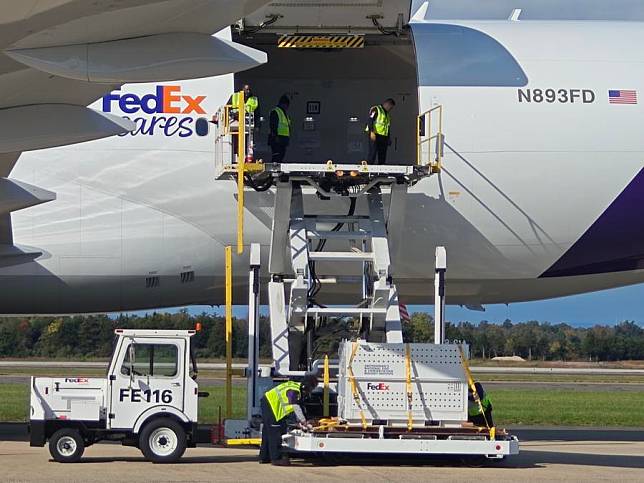 A special crate holding one giant panda is unloaded at the Dulles International Airport near Washington, D.C., the United States, on Oct. 15, 2024. (Photo by Yang Shuang/Xinhua)