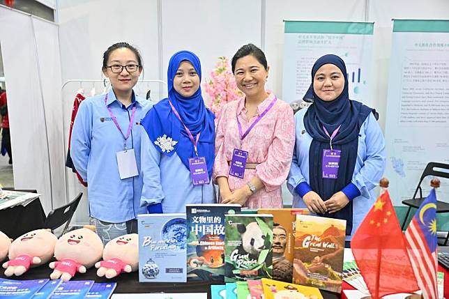 Exhibitors take part in the China Smart Industry Trade and Culture Exhibition 2024 in Kuala Lumpur, Malaysia, May 20, 2024. (Xinhua/Cheng Yiheng)