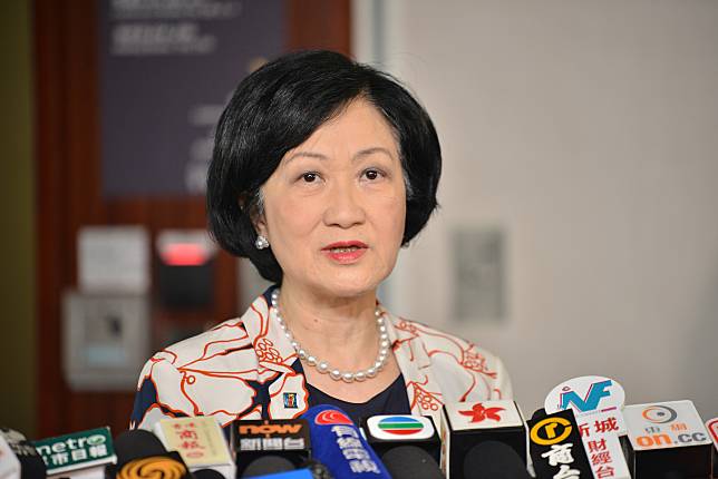 葉劉淑儀認為立法會議員應表態減薪一成。