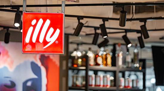 ลิ้มรสชาติต้นตำรับของกาแฟอิตาเลียนที่ illy Caffè Erawan แห่งแรกของประเทศไทย