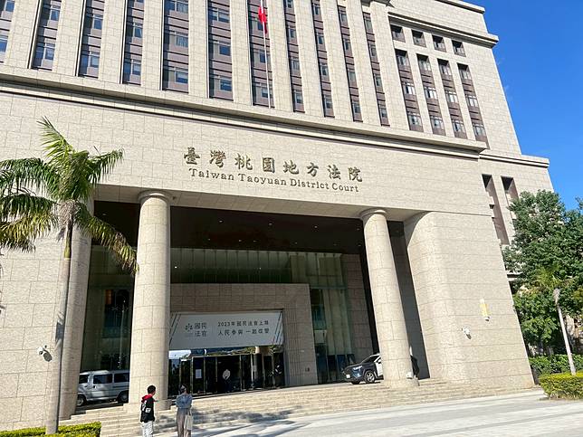 「毒梟御用」律師劉政杰被控洩密等罪，今天下午出庭時，對於檢方起訴內容及事實均不認罪，此案將進入正式審理程序。記者陳恩惠／攝影