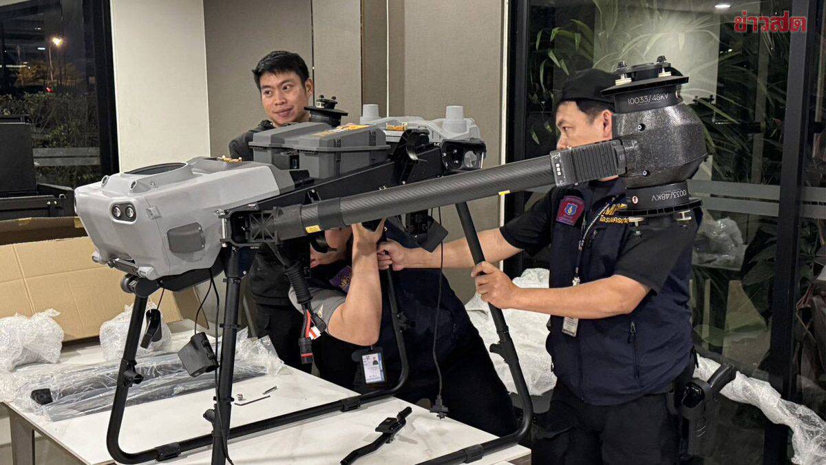 จับ 4 เมียนมา บังคับ โดรนป่วนเมือง แตกตื่นกันทั้งสุวรรณภูมิ เมื่อ 21 ธ.ค. อ้างมารับของไปส่งขายรัฐบาล | Khaosod | LINE TODAY