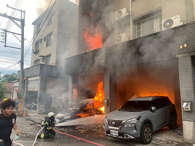 南投市彰南路三段一處透天厝火勢異常快速，檢警將調查是否有人為縱火。讀者提供