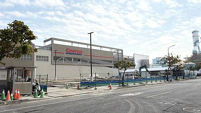 台灣好市多12日宣布，營業近30年的好市多高雄店將 於7月3日搬遷，屆時將從中華五路遷至前鎮區智科路 新址。圖為新店址施工情形。 中央社記者林巧璉攝　115年6月12日