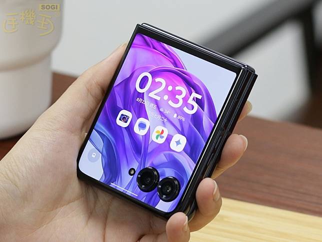 高人氣Motorola摺疊手機現在買可省9千3！razr 50 ULTRA通路最低價格整理(2025.2)