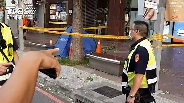 高雄知名百貨有名男子墜樓，警方到場釐清案情。（圖／警方提供）