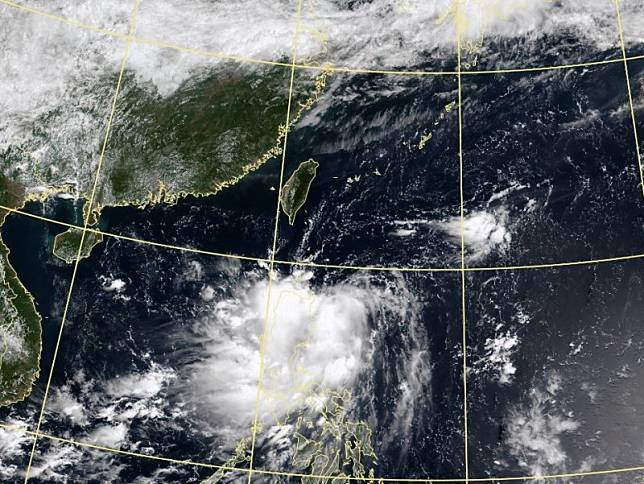 低氣壓今上午位置在菲律賓東方海面，向西北西緩慢移動，明後天逐漸北轉接近台灣東部近海。(圖擷自中央氣象局)