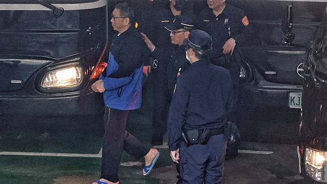 柯文哲抵達北院，並聲請解除禁見。周永受攝