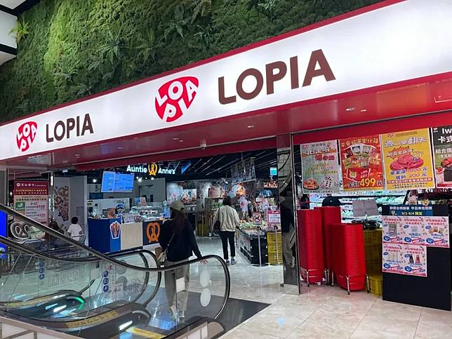有網友在社群平台Threads發文自稱「日本人」，並表示「LOPIA是窮人常去的超市，所以像我這樣的富人根本不知道它的存在」，掀起熱議。圖／翻攝自google街景圖