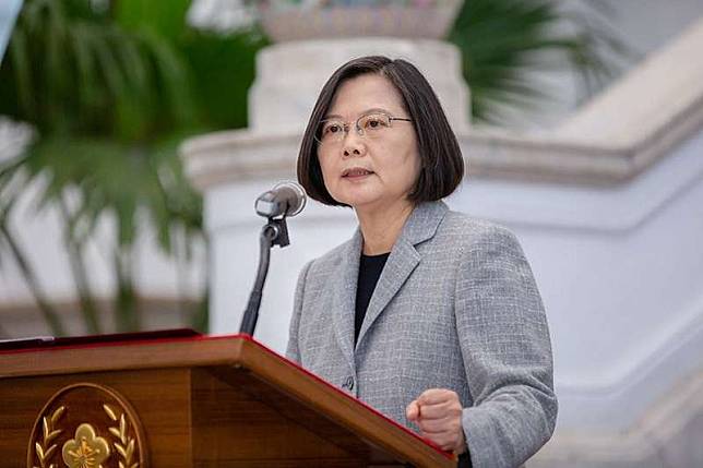 總統蔡英文1日舉行記者會，宣布台灣防疫在行有餘力之下，將會積極加強與各國的防疫合作。（總統府提供）