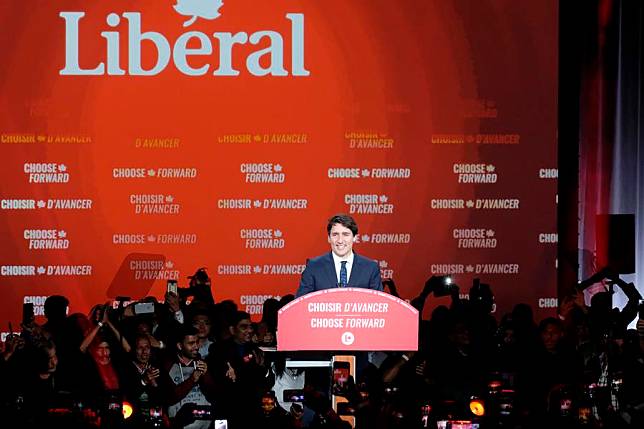 Canadian Prime Minister Justin Trudeau addresses party members at the Liberal Party campaign headquarters in Montreal, Canada, Oct. 21, 2019. (Photo by Raffi Kirdi/Xinhua)