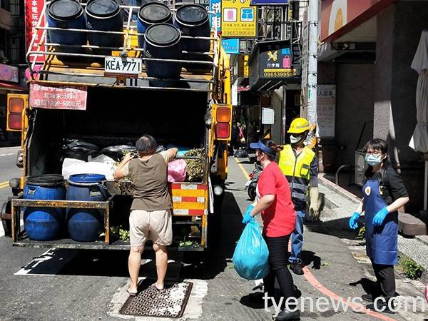 十月國慶連假即將到來，桃園市政府環保局考量市民垃圾排出需求，仍維持周收5日正常清運。圖：環保局提供