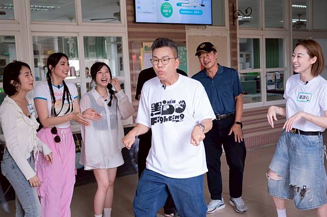 沈玉琳帶主持群，一起前往鄭茵聲的家鄉。公視台語台提供