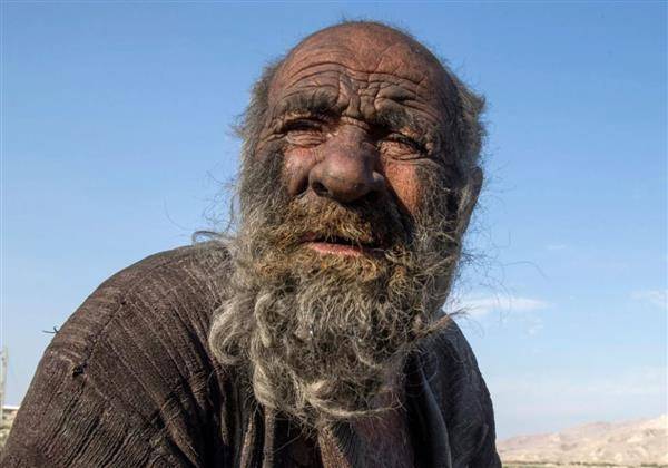 住在伊朗南部的哈吉被稱為世上最髒的人，因為他已60多年沒洗澡。取自推特