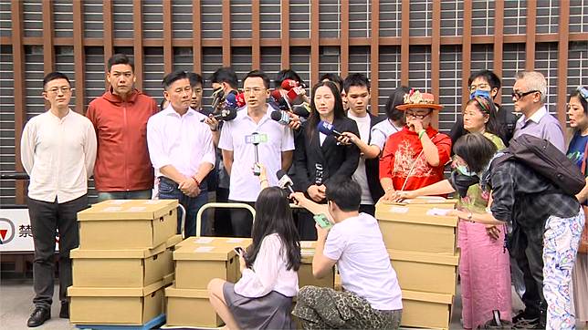 罷瑤團隊送連署書遭退件。圖／台視新聞