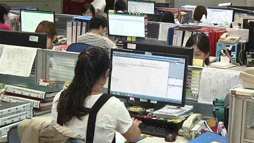 不加班遭主管開轟！他群組嗆主管驚動董事長出面寫31字| 三立新聞網| LINE TODAY