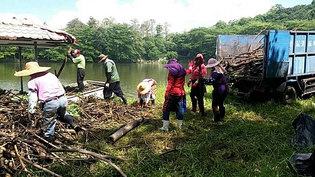 虎頭埤和山上花園水道博物館進行開園前的大整理。（記者張淑娟攝）