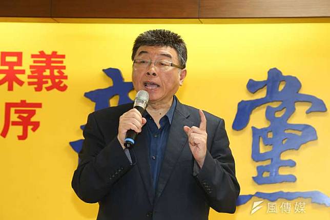 新黨19日召開「誰在製造『共諜』？民進黨最早引進大陸黨政軍監督台灣選舉！」記者會，不分區立委候選人邱毅（見圖）直指，總統蔡英文才是真正的統派。（顏麟宇攝）