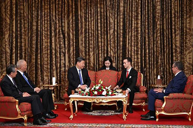 Chinese President Xi Jinping meets with Moroccan Crown Prince Moulay Hassan in Casablanca, Morocco, Nov. 21, 2024. Xi met with Hassan during a technical stop in Casablanca after wrapping up his state visit to Brazil. Assigned by Moroccan King Mohammed VI, Hassan and Moroccan Prime Minister Aziz Akhannouch greeted Xi at the airport. A welcome ceremony was held there. (Xinhua/Li Xueren)